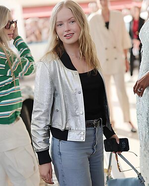 Ellie Bamber leaked photo #162