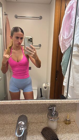 ellierosemorgann leaked photo #5