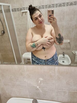 Ellysux leaked photo #2