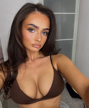 Eloise Brogan leaked photo #2
