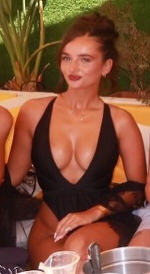 Eloise Brogan leaked photo #10