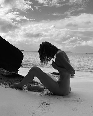 Elsa Hosk Hot leaked photo #35
