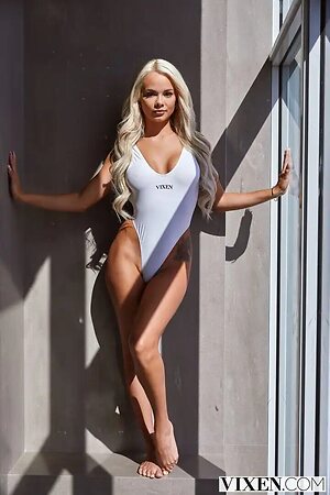 Elsa Jean leaked photo #322