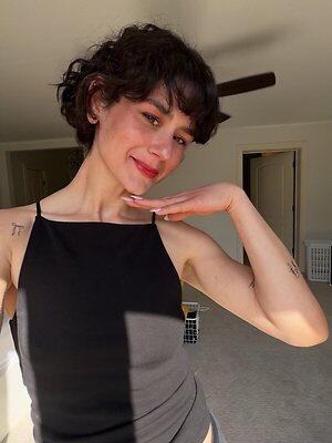 Elyse Myers leaked photo #7