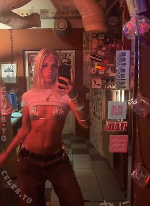 em1lyemma More Nude Photos