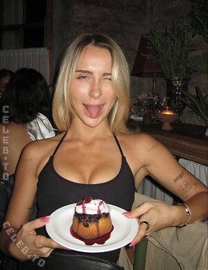 Ema Louise photo