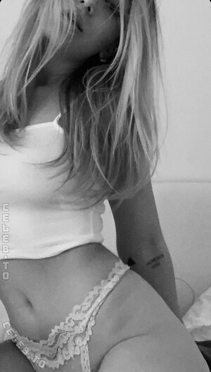 Ema Louise photo