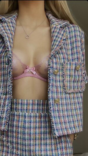 Ema Louise photo