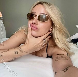 Ema Louise photo