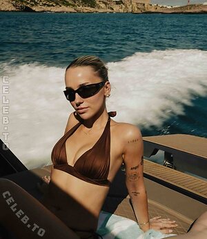 Ema Louise leaked photo #100