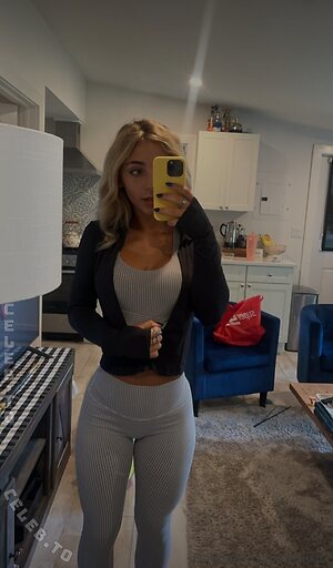 Emelye Ender Nude Leaked Photo #4