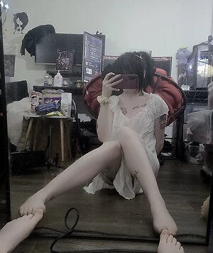 Emi leaked photo #2