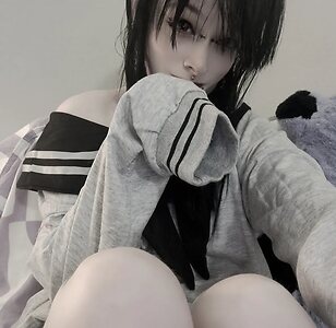 Emi leaked photo #5