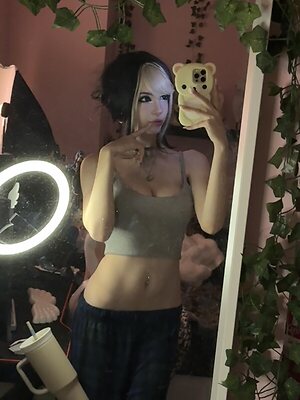 emiki28 leaked photo #23