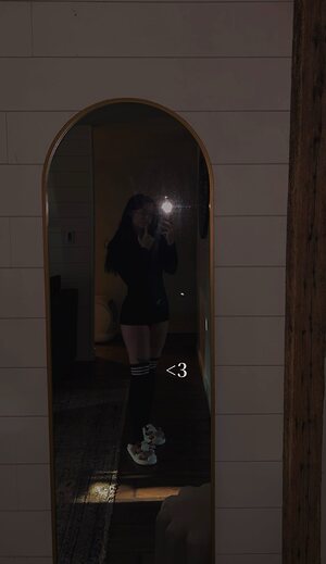Emileesilvey leaked photo #4
