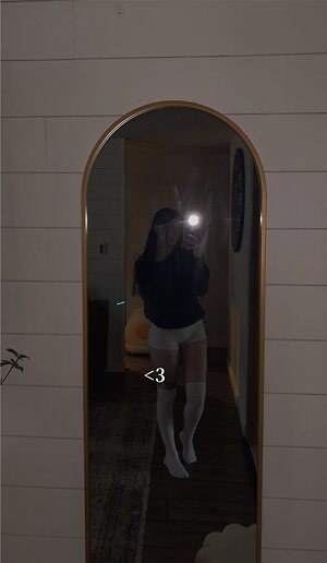 Emileesilvey leaked photo #7