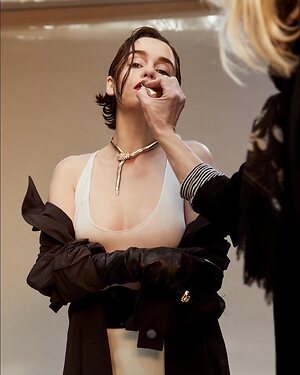 Emilia Clarke Hot
