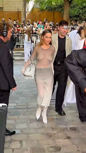 Emilia Clarke Hot Nude Leaked Photo #44