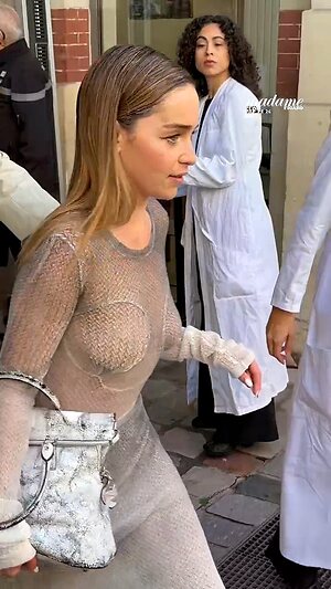 Emilia Clarke Hot Nude Leaked Photo #46