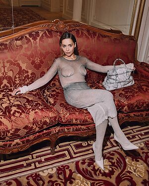 Emilia Clarke Hot Nude Leaked Photo #53