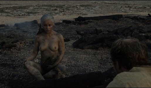 Emilia Clarke leaked photo #213
