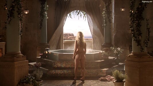 Emilia Clarke leaked photo #214