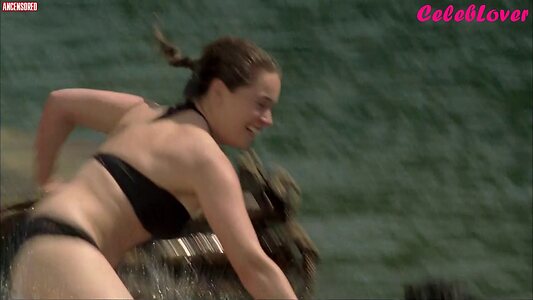 Emilia Clarke leaked photo #233