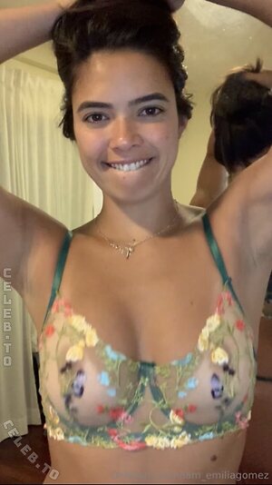 Emilia Gomez photo