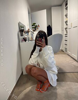 emiliaaa.rose Nude Leaked Photo #3