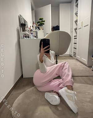 emiliaaa.rose Nude Leaked Photo #5