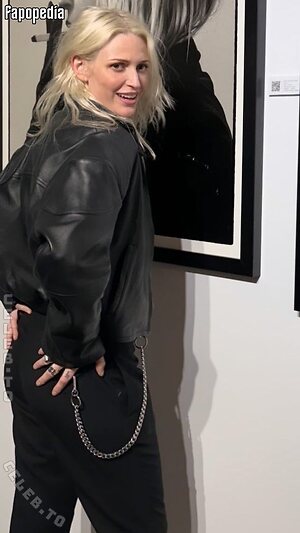 Emily Armstrong photo