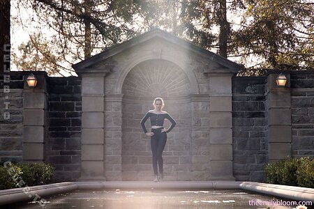 Emily Bloom Nude Leaked Photo #254