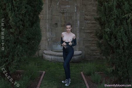 Emily Bloom Nude Leaked Photo #263