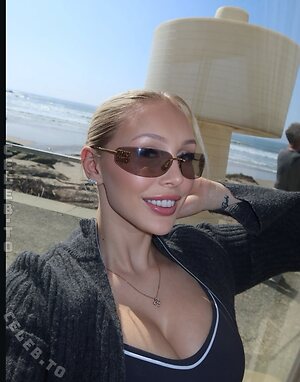 Emily Claire Nude Leaked Photo #12