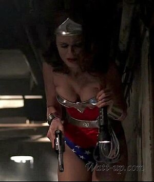 Emily Deschanel leaked photo #38