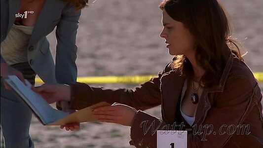 Emily Deschanel leaked photo #43