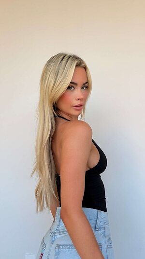 Emily Elizabeth leaked photo #283