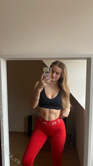 emily erdbeer Nude Leaked Photo #3