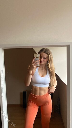 emily erdbeer Nude Leaked Photo #6