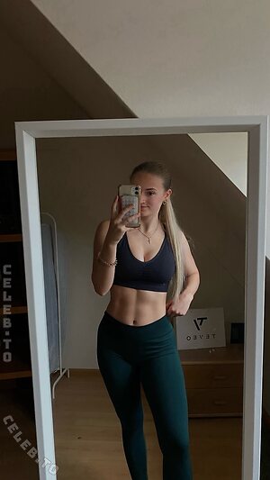 emily erdbeer Nude Leaked Photo #8