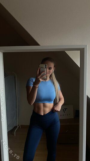 emily erdbeer Nude Leaked Photo #9