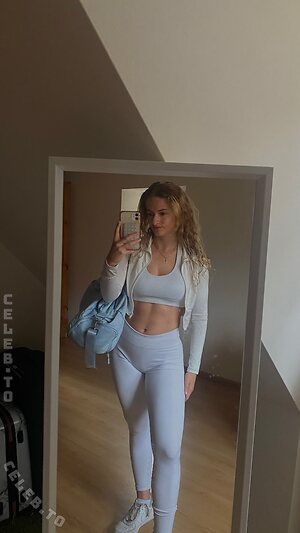 emily erdbeer Nude Leaked Photo #11