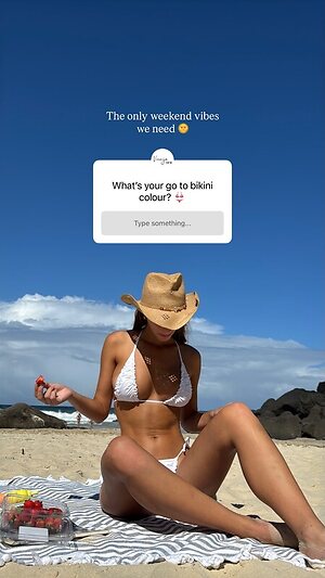 Emily Feld leaked photo #327