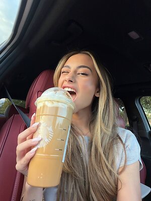 Emily Landon leaked photo #27