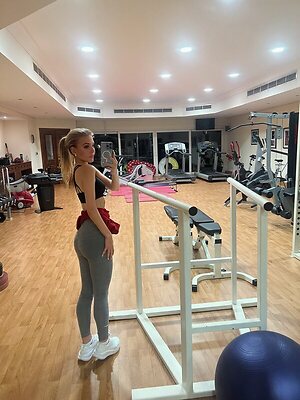 Emily Linge leaked photo #17