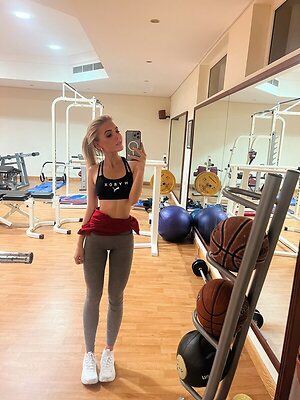 Emily Linge leaked photo #18