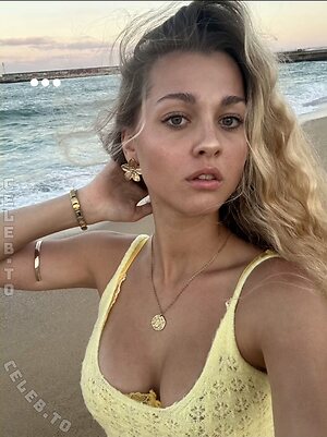 Emily Maurer Nude Leaked Photo #19