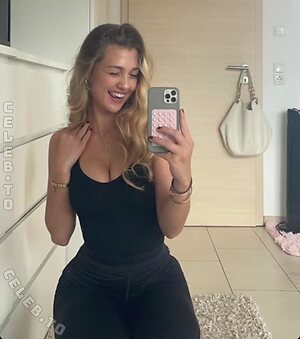 Emily Maurer Nude Leaked Photo #29