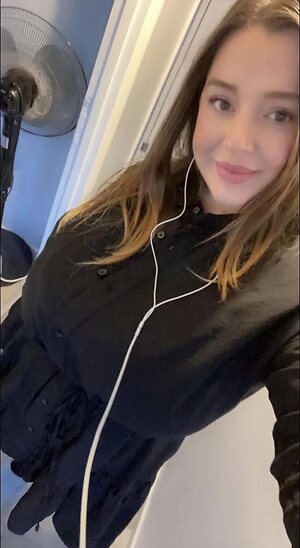 Emily Miles leaked photo #15