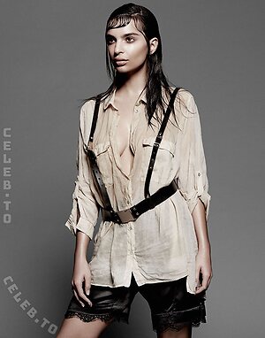 Emily Ratajkowski Nude Leaked Photo #2